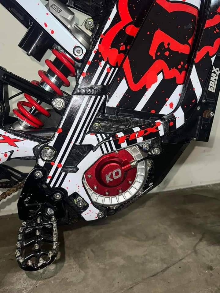 2023 Sur-Ron 72V Fully Loaded Electric Dirt Bike (Fairly Used) – White/Black/Red - Image 4